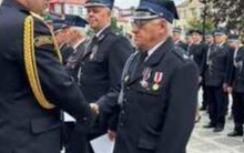Wręczenie odznaczenia druhowi Grzegorzowi Grabowskiemu z OSP Chorzele