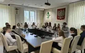 Młodzież bierze udział w warsztatach &bdquo;Od pomysłu do projektu&rdquo;