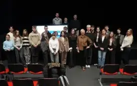 Grupowe zdjęcie uczestnik&oacute;w wizyty studyjnej