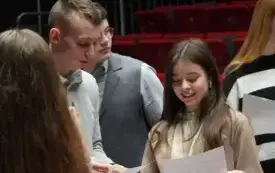 Uczestnicy spotkania podczas rozmowy.