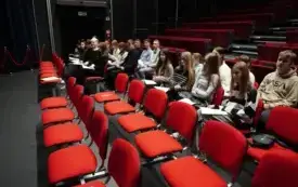 Młodzież biorąca udział w szkoleniu.