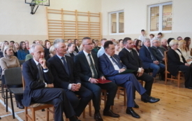 Sala wypełniona mieszkańcami i zaproszonymi gośćmi