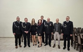Zdjęcie grupowe uczestnik&oacute;w podczas zebrania OSP Rembielin