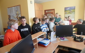 Wizyta uczni&oacute;w w jednym z referat&oacute;w urzędu