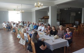 Og&oacute;lne ujęcie sali podczas narady z udziałem sołtys&oacute;w oraz przedstawicieli samorządu Miasta i Gminy Chorzele.