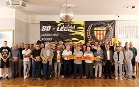Zdjęcie grupowe uczestnik&oacute;w wydarzenia