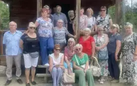 Zdjecie grupowe uczestnik&oacute;w wycieczki.