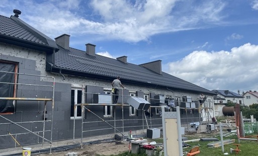 Zdjęcie do Świetlice wiejskie zmieniają się na lepsze! Sprawdzamy postęp prac termomodernizacyjnych.