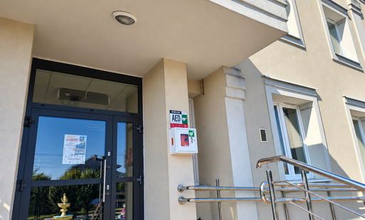 Zdjęcie do Defibrylator AED dostępny dla mieszkańc&oacute;w. Może uratować życie