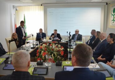 Pierwsza sesja Rady Miejskiej w Chorzelach kadencji 2024-2029. Zaprzysiężenie nowego Burmistrza Eliasza Kostrzewy i ukonstytuowanie nowej Rady Miejskiej.