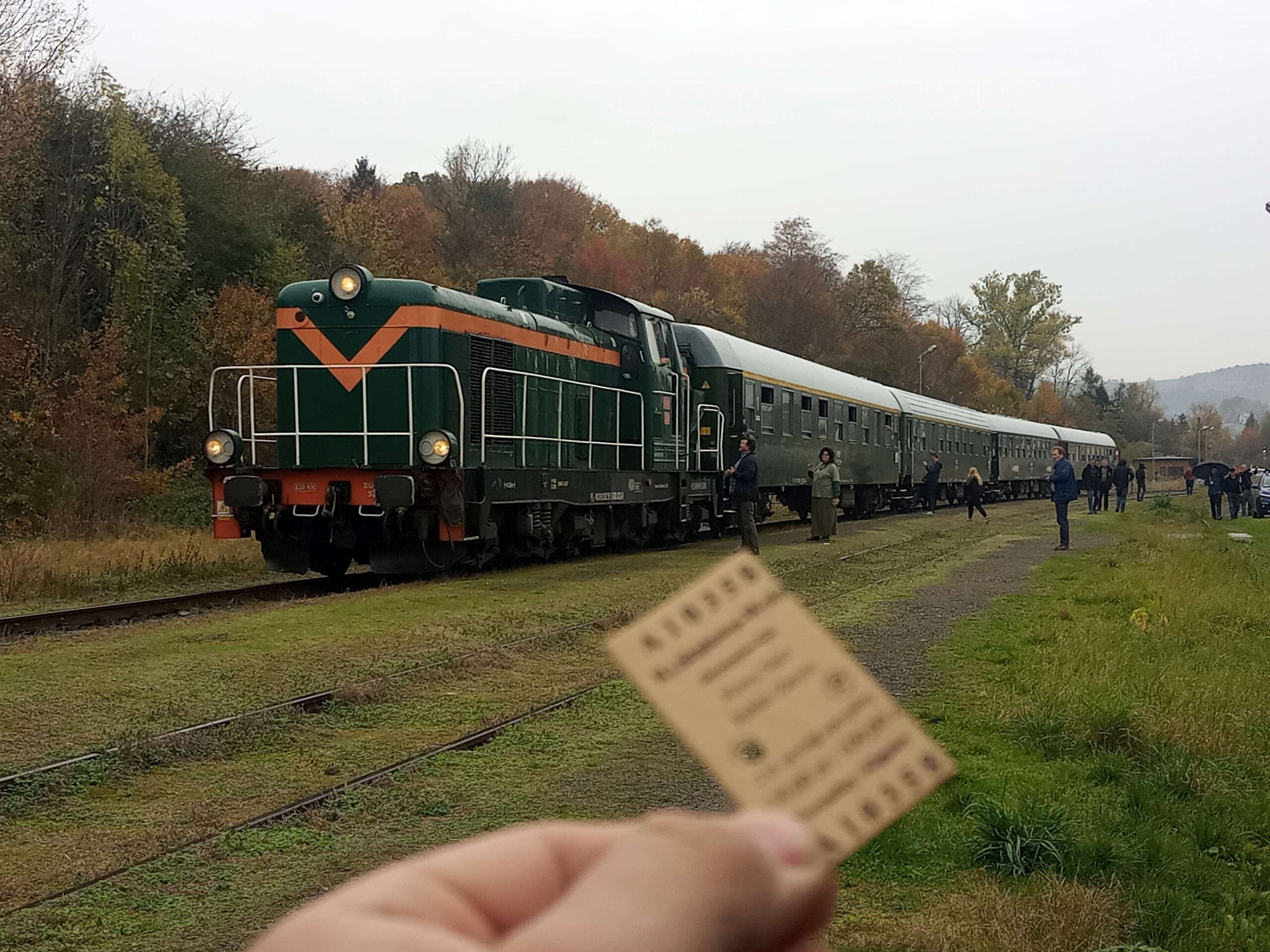 pociąg i bilet