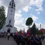 Wymarsz pochodu spod kościoła.
