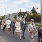 Patriotyczny przemarsz ulicami miasta.